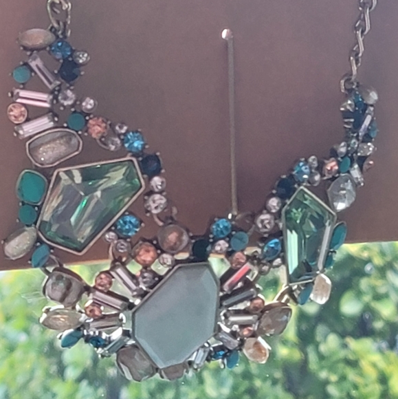 Chloe + Isabel Statement Necklace - Picture 4 of 6